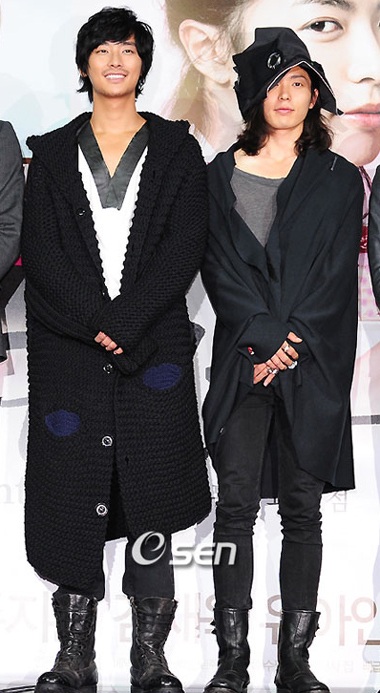 Gu thời trang khác lạ của “thái tử Shin” Joo Ji Hoon - 5 Gu thời trang khác lạ của “thái tử Shin” Joo Ji Hoon - 5