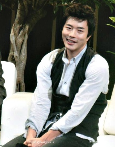 Kwon Sang Woo đột ngột huỷ vai - 4