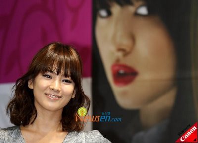 Song Hye Kyo cuốn hút với váy sexy - 21
