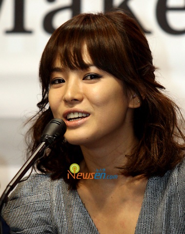 Song Hye Kyo cuốn hút với váy sexy - 22