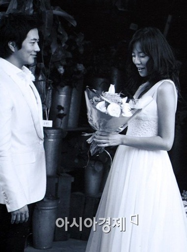 Ngay sau đám cưới, Son Tae Young xa chồng - 1