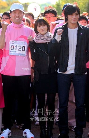 Song Hye Kyo “sánh đôi” cùng Jang Dong Gun - 6 Song Hye Kyo “sánh đôi” cùng Jang Dong Gun - 6