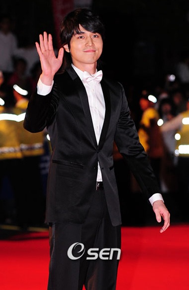 Sao khoe sắc trên thảm đỏ LHP quốc tế Pusan - 24 Sao khoe sắc trên thảm đỏ LHP quốc tế Pusan - 24