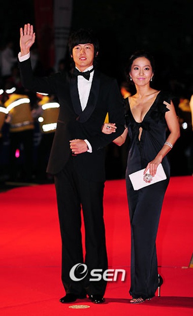 Sao khoe sắc trên thảm đỏ LHP quốc tế Pusan - 26 Sao khoe sắc trên thảm đỏ LHP quốc tế Pusan - 26