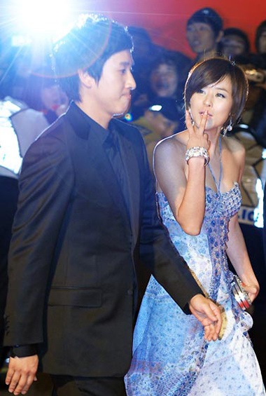 Sao khoe sắc trên thảm đỏ LHP quốc tế Pusan - 27 Sao khoe sắc trên thảm đỏ LHP quốc tế Pusan - 27