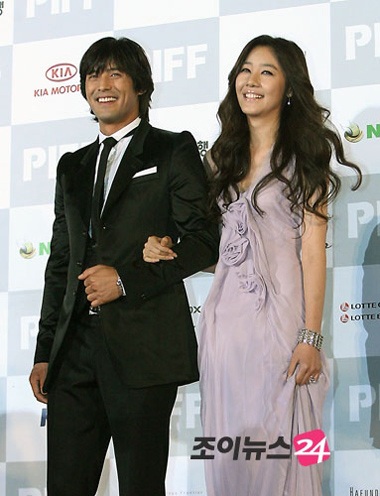 Sao khoe sắc trên thảm đỏ LHP quốc tế Pusan - 28 Sao khoe sắc trên thảm đỏ LHP quốc tế Pusan - 28