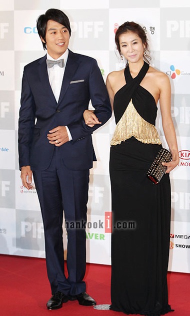 Sao khoe sắc trên thảm đỏ LHP quốc tế Pusan - 2 Sao khoe sắc trên thảm đỏ LHP quốc tế Pusan - 2