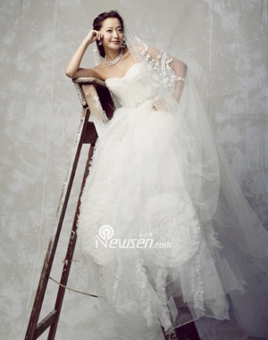 Kim Hee Sun tiếp tục công bố ảnh cưới - 1