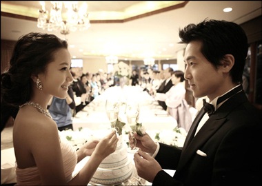 Kim Hee Sun tiếp tục công bố ảnh cưới - 12