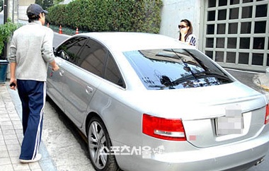 Vợ chồng Kim Hee Sun lần đầu "lộ diện" sau đám cưới - 1