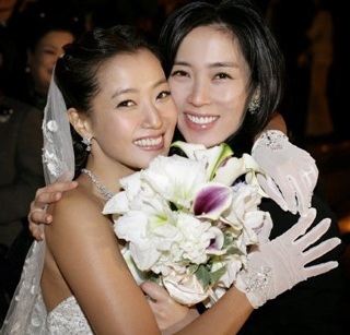 Vợ chồng Kim Hee Sun lần đầu "lộ diện" sau đám cưới - 6