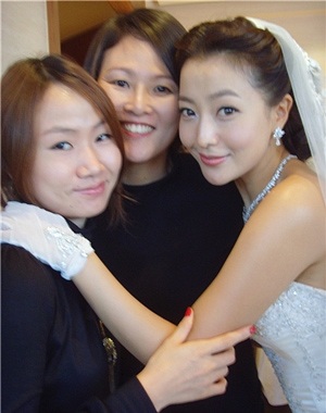 Vợ chồng Kim Hee Sun lần đầu "lộ diện" sau đám cưới - 7