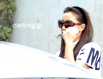 Vợ chồng Kim Hee Sun lần đầu "lộ diện" sau đám cưới - 3