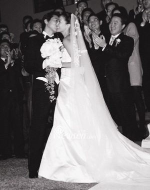 Kim Hee Sun "chi mạnh" cho đám cưới! - 2