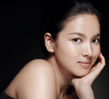 Song Hye Kyo không chùn bước vì bị chê - 3 Song Hye Kyo không chùn bước vì bị chê - 3