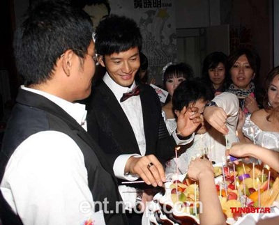 Triệu Vy vắng mặt trong sinh nhật Huỳnh Hiểu Minh - 14