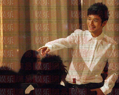 Triệu Vy vắng mặt trong sinh nhật Huỳnh Hiểu Minh - 8