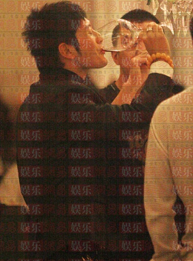 Triệu Vy vắng mặt trong sinh nhật Huỳnh Hiểu Minh - 9