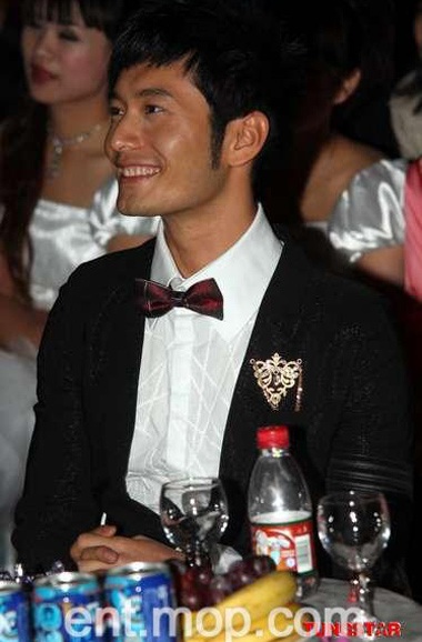 Triệu Vy vắng mặt trong sinh nhật Huỳnh Hiểu Minh - 15