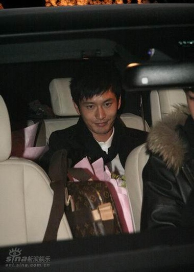 Triệu Vy vắng mặt trong sinh nhật Huỳnh Hiểu Minh - 1