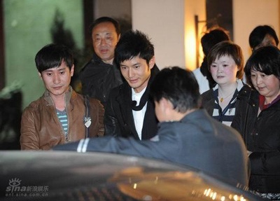 Triệu Vy vắng mặt trong sinh nhật Huỳnh Hiểu Minh - 2