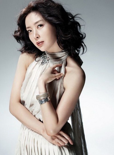 Nét nữ tính của Song Yoon Ah trong “Chị gái tôi” - 17