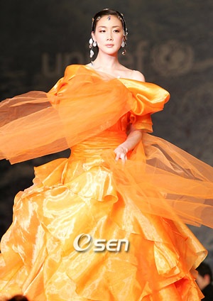 "Người đẹp khóc" toả sáng trong show diễn của Andre Kim - 11