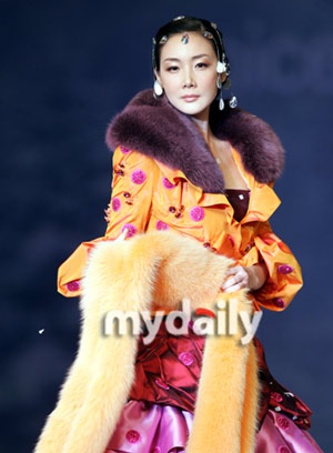 "Người đẹp khóc" toả sáng trong show diễn của Andre Kim - 24