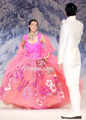 "Người đẹp khóc" toả sáng trong show diễn của Andre Kim - 29