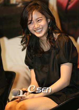 Kim Tae Hee “hút hồn” các ký giả - 13 Kim Tae Hee “hút hồn” các ký giả - 13