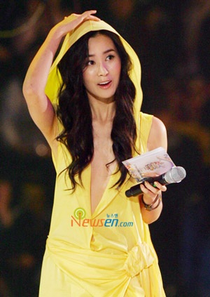 Lee Da Hae nổi bật trong đêm trao giải KMMF - 3