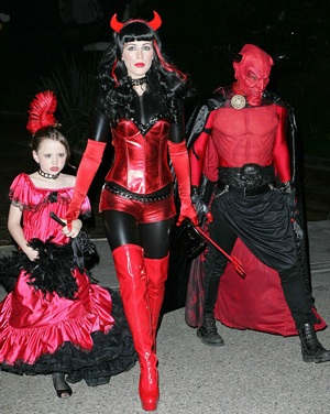 Thời trang của “sao” trong đêm Halloween - 8 Thời trang của “sao” trong đêm Halloween - 8