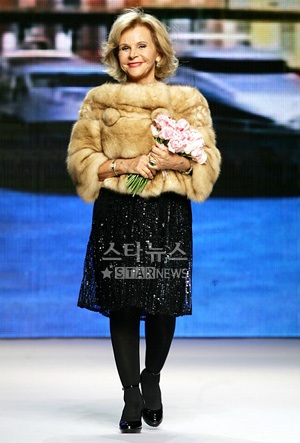 Người đẹp xứ Hàn khoe sắc trong ngày hội Blumarine - 19