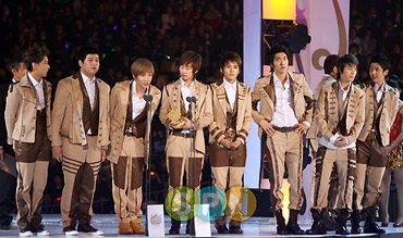 Lee Da Hae nổi bật trong đêm trao giải KMMF - 15