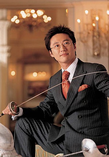 Cư dân mạng và fan bảo vệ ngôi sao “Chuyện tình Paris” - 1