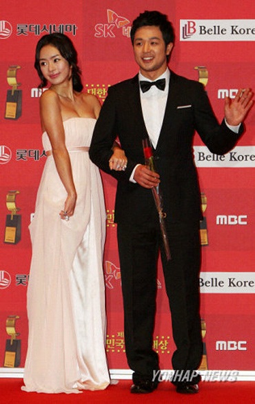 Kiều nữ khoe dáng trên thảm đỏ LHP Hàn Quốc - 26