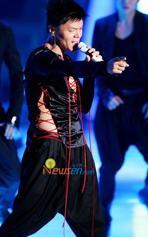 Park Jin Young lại khiến các fan “sốc” - 18