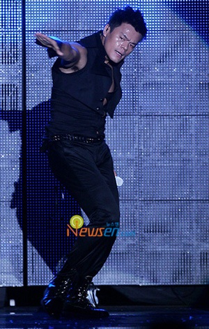 Park Jin Young lại khiến các fan “sốc” - 19