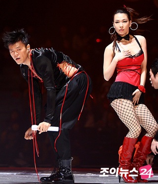 Park Jin Young lại khiến các fan “sốc” - 20