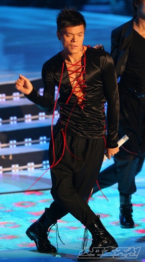 Park Jin Young lại khiến các fan “sốc” - 21