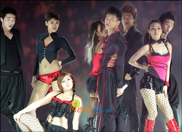 Park Jin Young lại khiến các fan “sốc” - 17