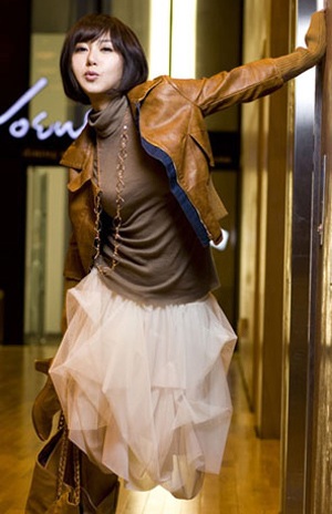 Hai cô nàng của S.E.S chuyển nghề… thiết kế - 3 Hai cô nàng của S.E.S chuyển nghề… thiết kế - 3