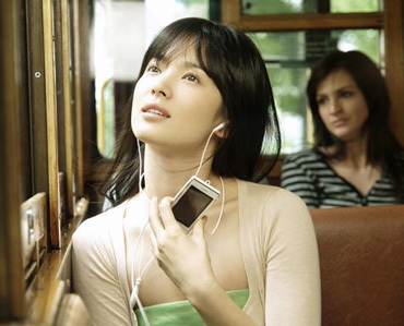Song Hye Kyo đắt “sô” cuối năm - 4
