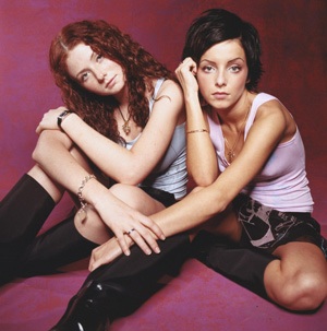 Hai cô gái xinh đẹp của t.A.T.u trở lại! - 1