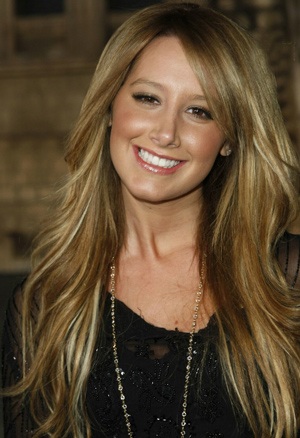 Ngôi sao của “High School Musical” muốn nâng cấp “vòng một”? - 3