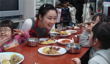 “Người đẹp khóc” Choi Ji Woo học cách… làm mẹ! - 9 “Người đẹp khóc” Choi Ji Woo học cách… làm mẹ! - 9