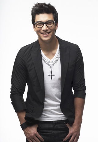 Dennis Oh quyến rũ với trang phục của The Class - 13