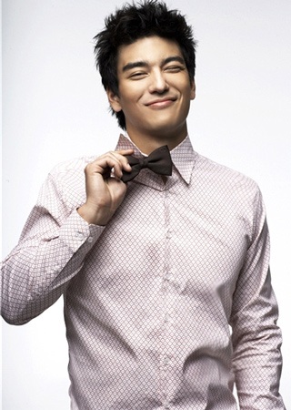 Dennis Oh quyến rũ với trang phục của The Class - 16