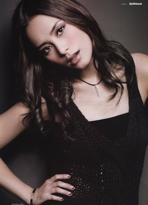 Thêm một ngôi sao nữ bị “lôi” vào scandal ảnh “nóng” - 2 Thêm một ngôi sao nữ bị “lôi” vào scandal ảnh “nóng” - 2