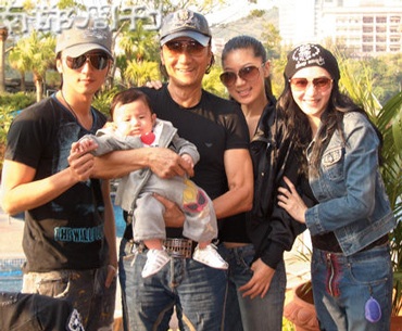 Thêm một ngôi sao nữ bị “lôi” vào scandal ảnh “nóng” - 3 Thêm một ngôi sao nữ bị “lôi” vào scandal ảnh “nóng” - 3